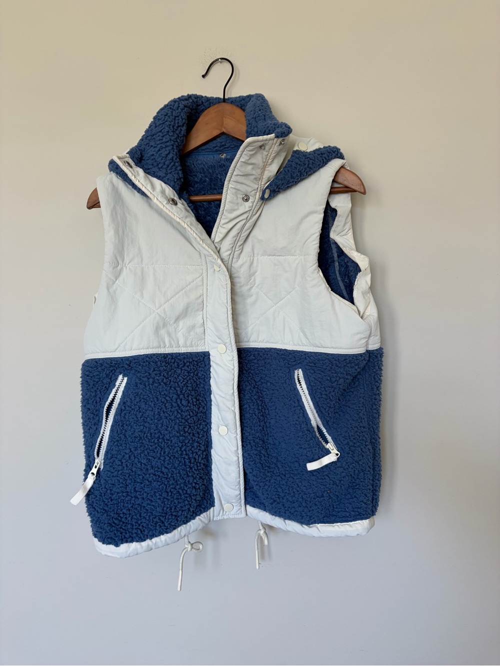 Women’s Sherpa Vest - Blue and White Medium